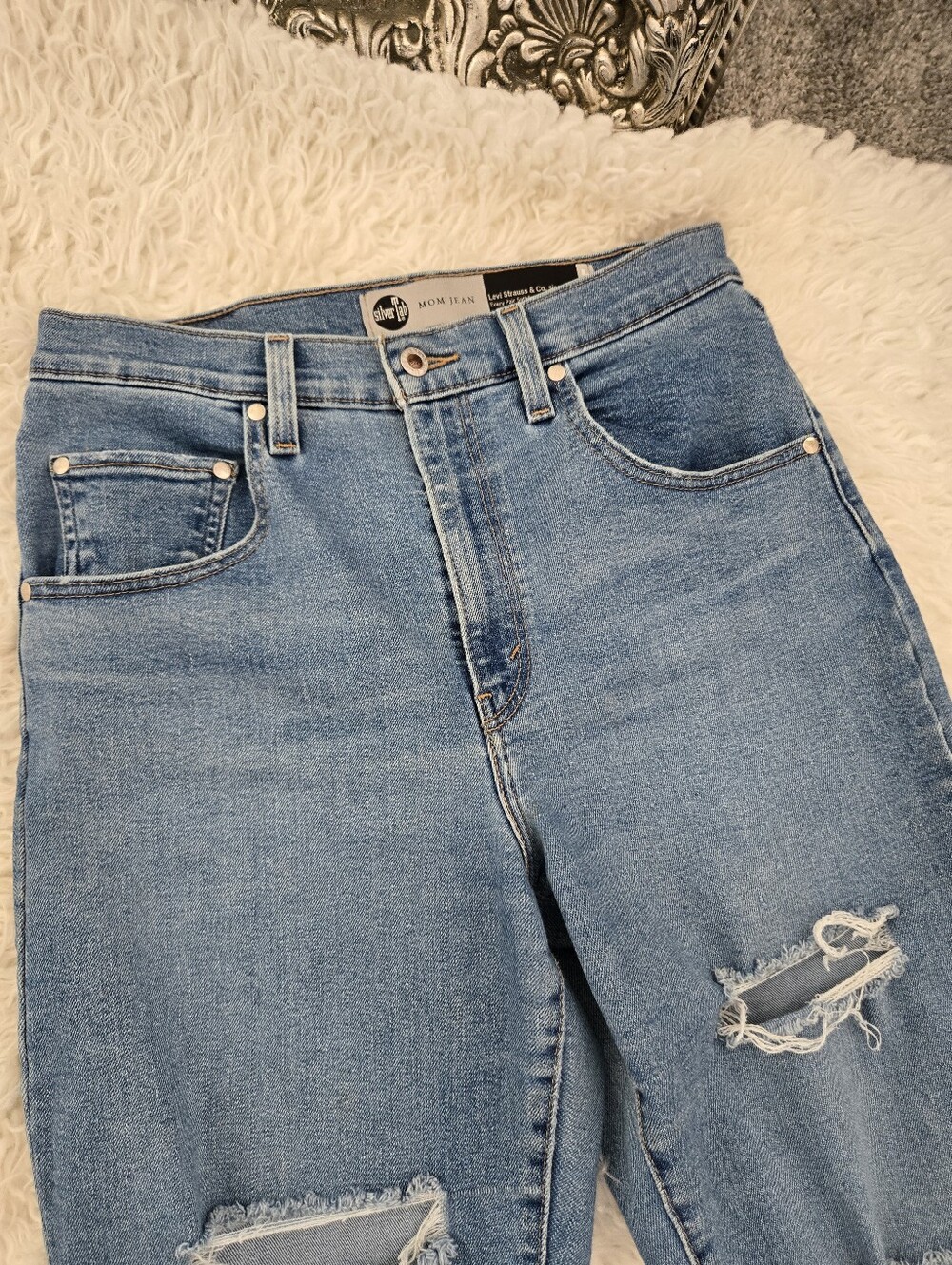 Levi's SilverTab High-Waisted Mom Jeans. Size 30. - Picture 2 of 9